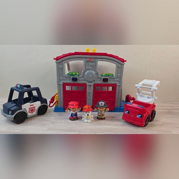Fisher-Price Other - Vintage Fisher Price Fire/police Station